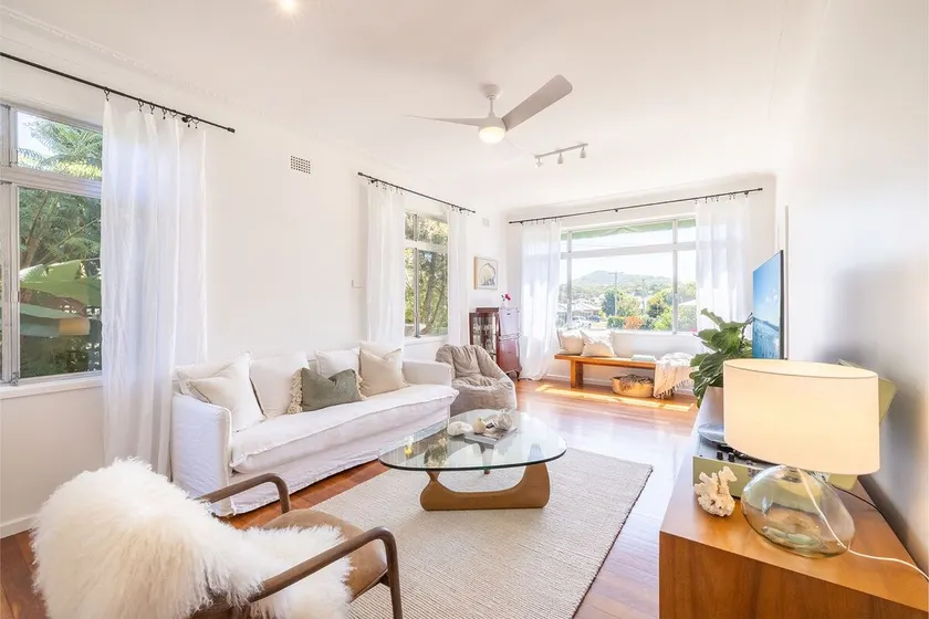 Evoke - Shoal Bay, 2 Leonard Ave , Stylish holiday house with air con, Wi-Fi & boat parking - Image 1