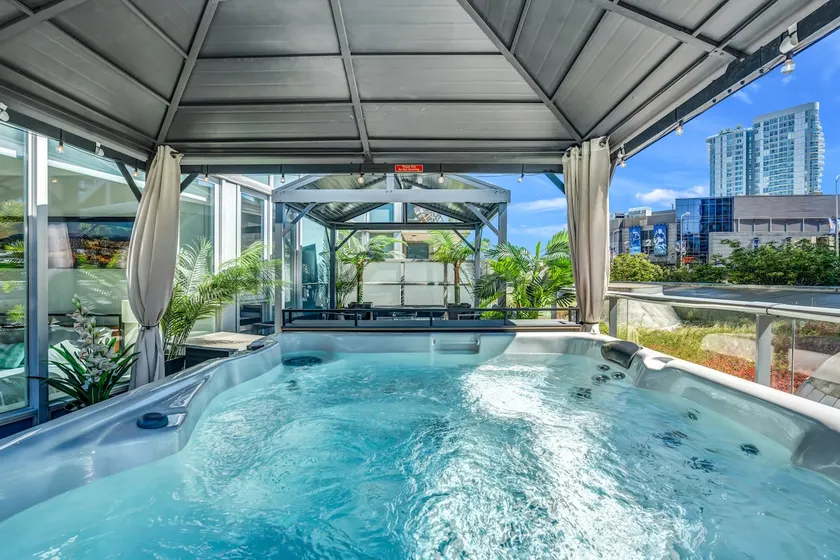 Paradise City - Skyline Hot Tub - Image 1
