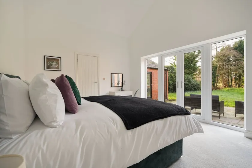 Modern 5BR Victorian Home in Liverpool - Image 1