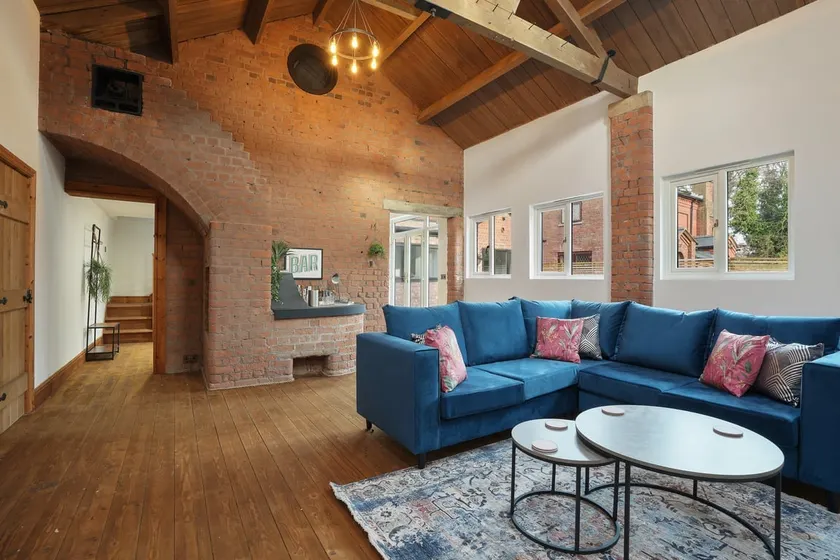 GuestReady - 5bed Victorian Manor near Liverpool - Image 1