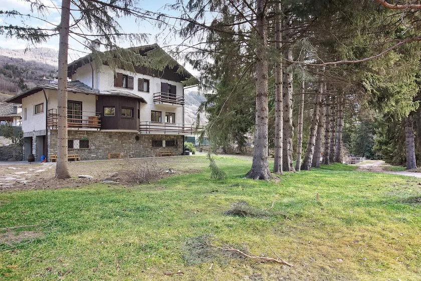 Ferienhaus \"Maison La Truite\" mit Bergblick, privater Terrasse und 4 Balkonen - Image 1
