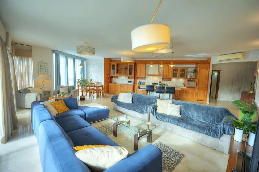 Spacious Seafront 3bedrooms, sea view balcony GOTAX-1 - Image 1