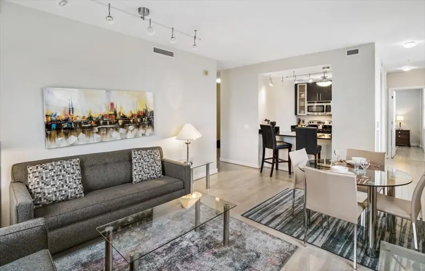 Spacious 2BR | Desk+WiFi | Gym+Rooftop - Image 1