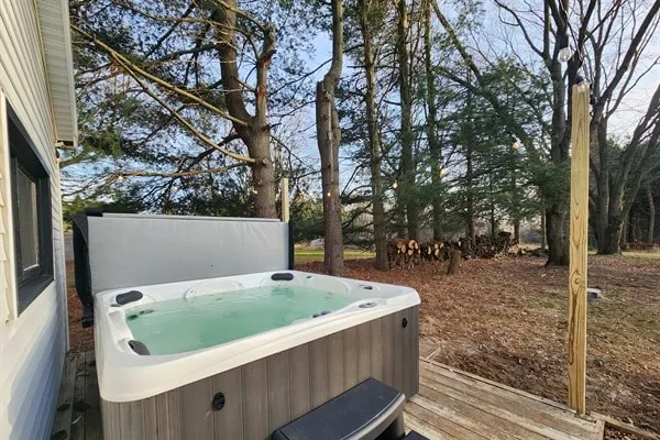 BIG Hart Lakehouse Hot Tub near Silver Lake Dunes - Image 1