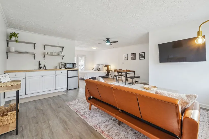 Cozy Kennesaw Apartment Close to KSU with EV Plug In - Image 1