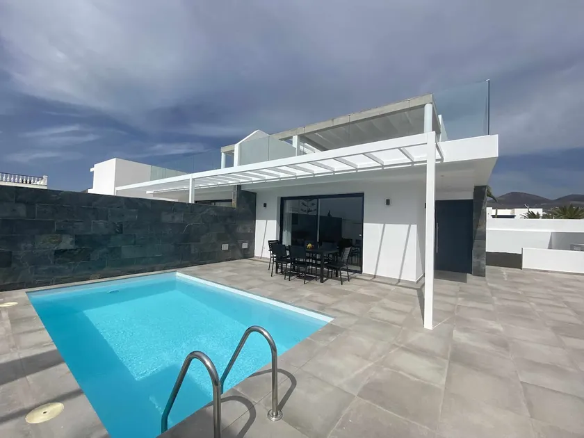 Villa Dedalos - Spacious luxury Villa with heated pool in Puerto Calero - Image 1
