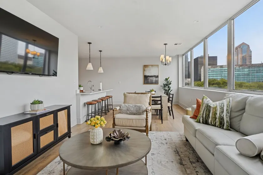 Downtown 4BD with Pool & Hot Tub - Image 1