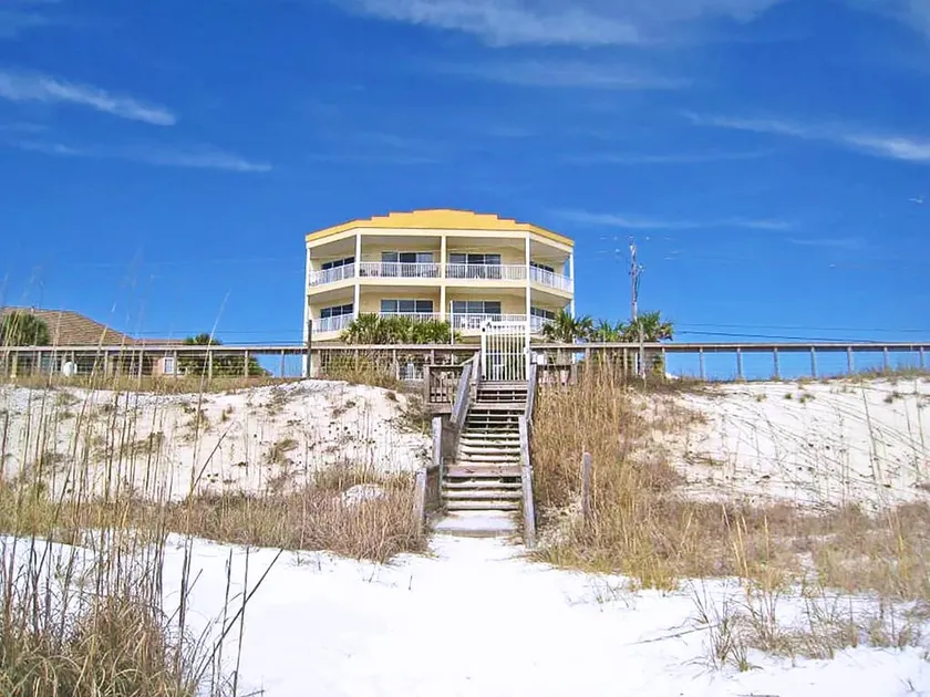 Ocean View, Beach service included, Shops nearby - Image 1