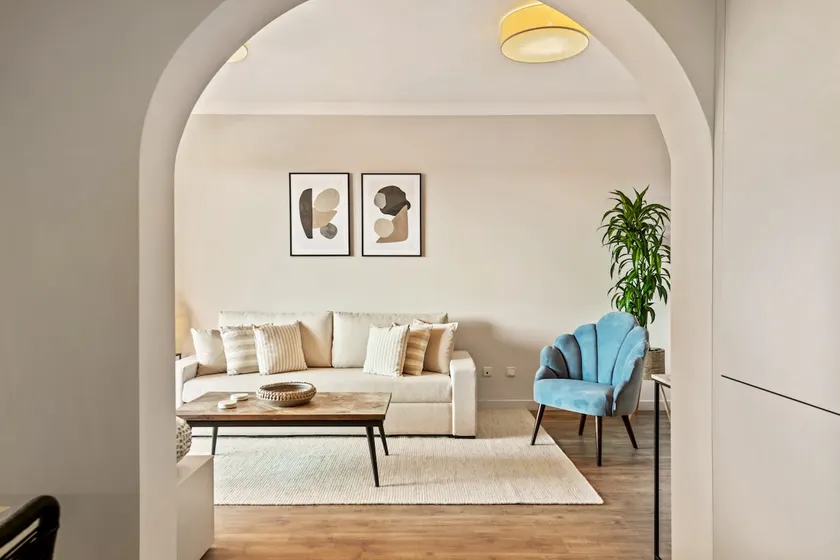 Classic One-Bedroom Apartment - Image 1