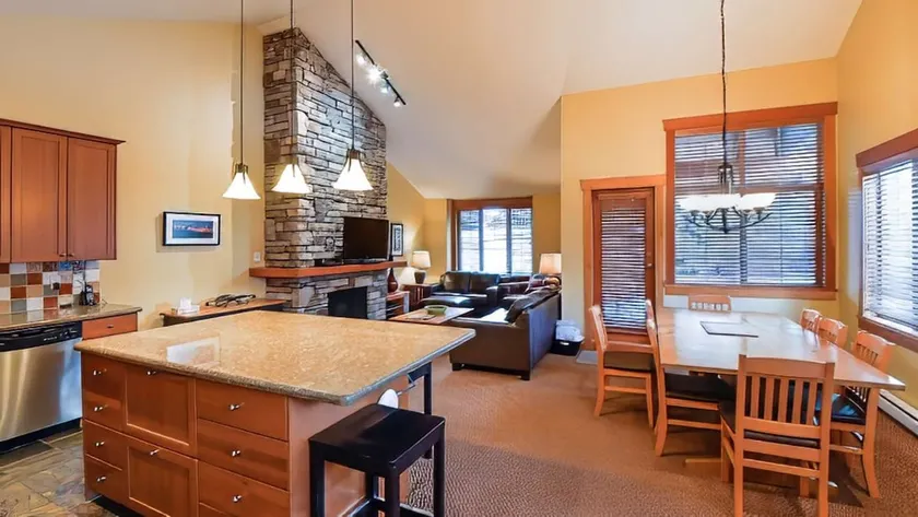 Pinnacle Ridge Chalets by Fernie Lodging Co - Image 1
