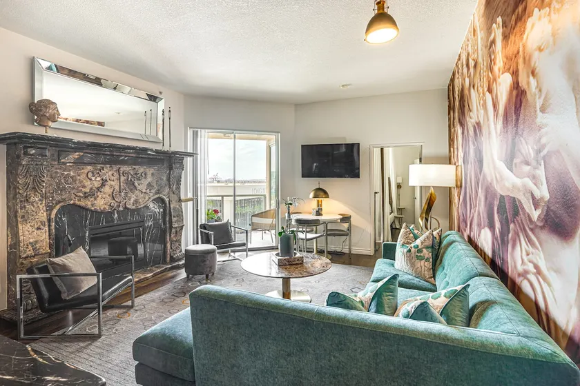 Luxe Long Beach Condo w/ Pool: 1 Mi to Shoreline! - Image 1
