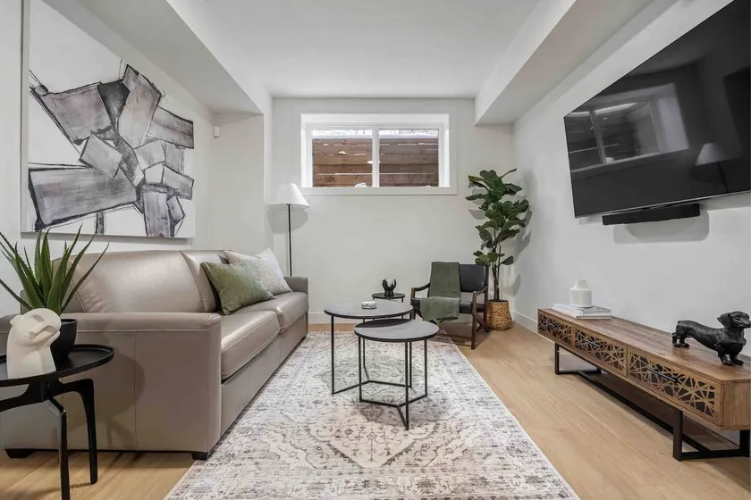 Ethereal Escape 2BR Suite Sleeps 6 AC near UofC - Image 1