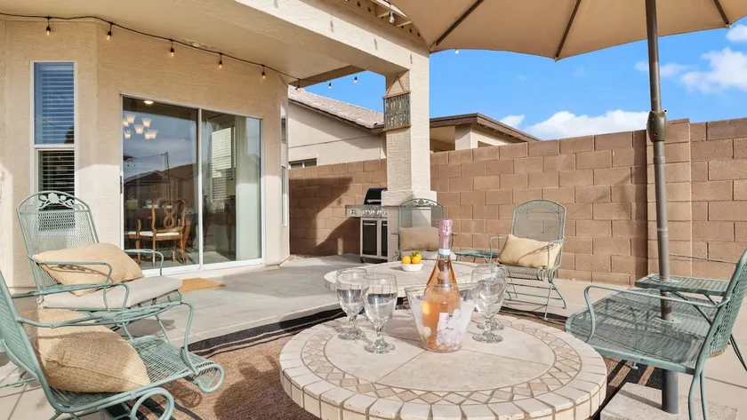Quiet and Relaxing 5 bedroom W/ large backyard - Image 1
