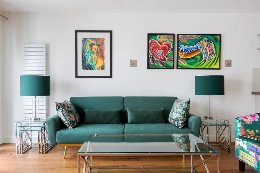 Modern and large oasis flat in Camden with patio - Image 1
