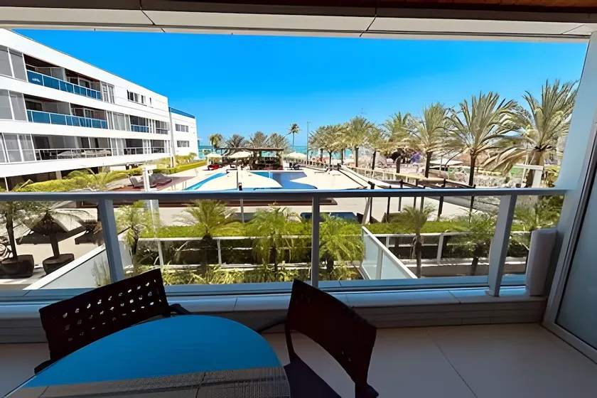2-room seafront apartment with spectacular view - Image 1