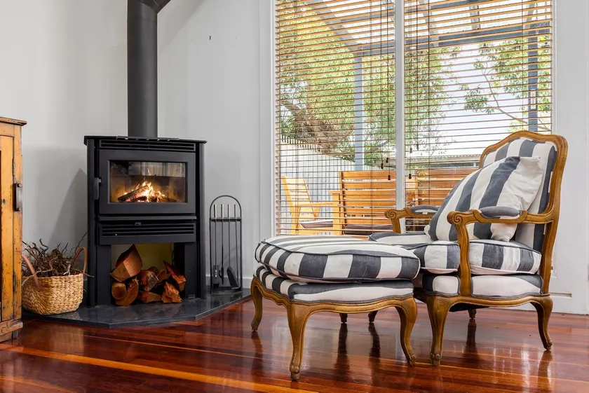 Lonnie Hideaway - Image 1