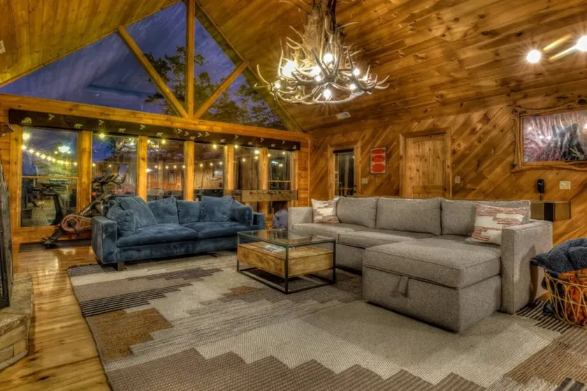 One Level, fire pit, hot tub, 3 acres, peloton! - Image 1