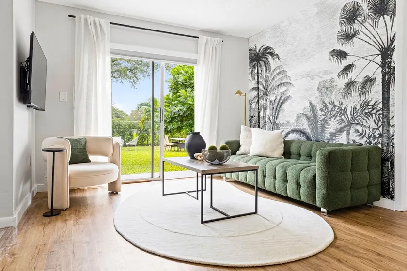 Hidden Garden, Miami Escape, Parking and Spacious - Image 1