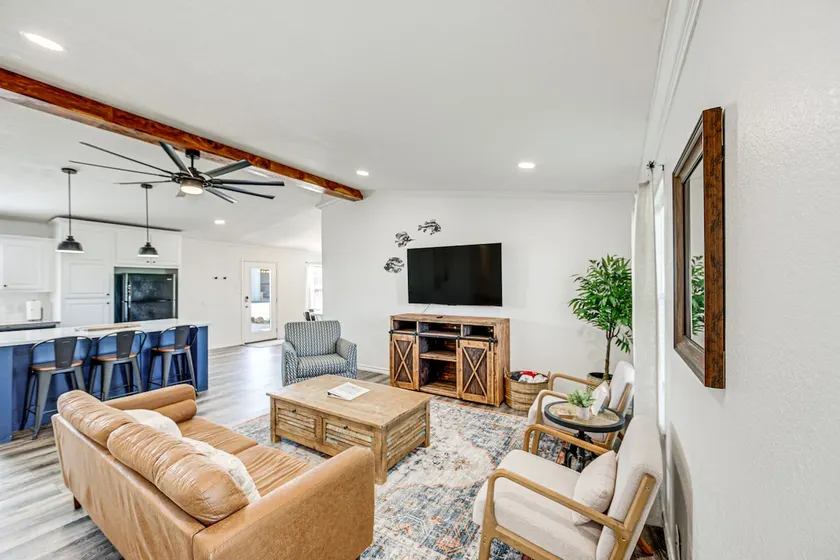 Van Vacation Retreat w/ Private 300-acre Lake! - Image 1