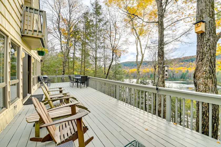 Great Barrington Lakeside Getaway w/ Kayak & Grill - Image 1