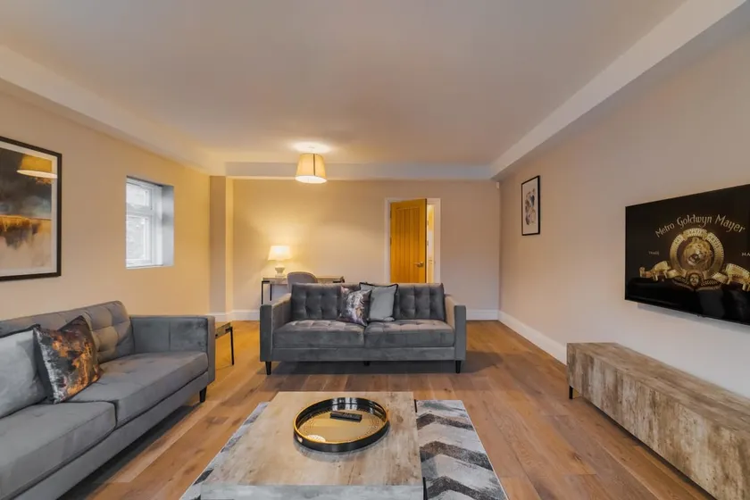 2BR Gem, Parking & Garden - VAT Q - By Tempstay - Image 1