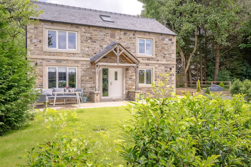 Bramley Brook Cottage 5* Luxury - Image 1