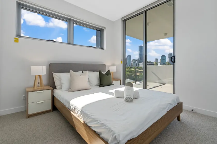 The Roocrest - Kangaroo Point Brand New 2BR with Parking - Image 1