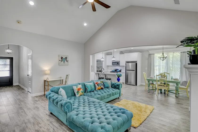 Newly Renovated Luxe West Beaumont - Image 1