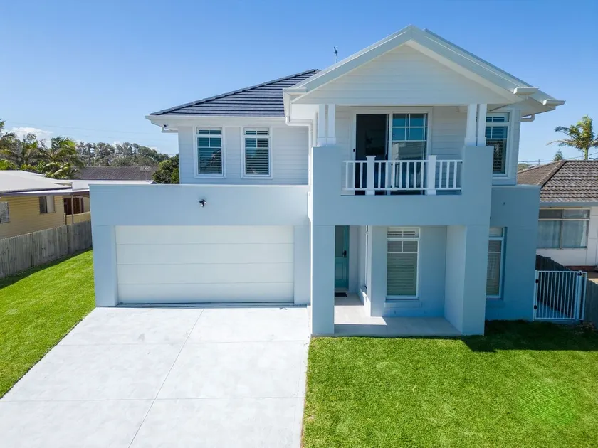 Beach Breeze Escape - The Entrance North - Image 1