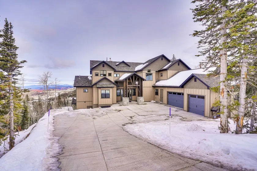 Spacious Utah Escape w/ Balcony & Mountain Views! - Image 1