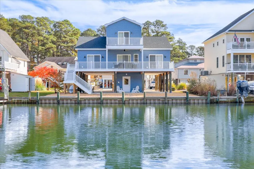 Custom waterfront home by Seaside Vacations - Image 1