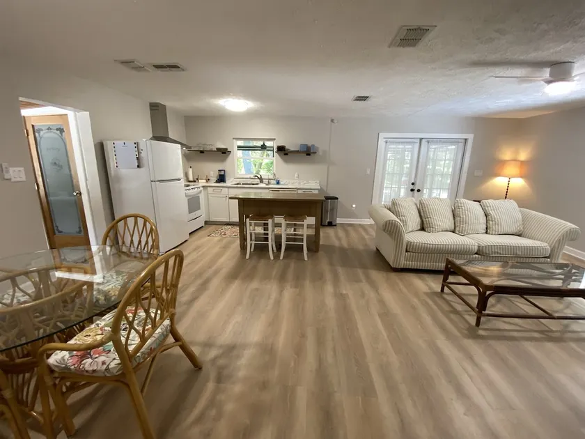 Mystic Oaks: 2 bed cottage getaway on 2 Acres - Image 1