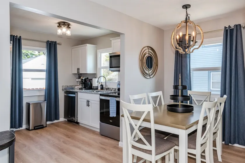 5 min to UD, Fire Pit, Fenced Yard, No Airbnb Fees - Image 1