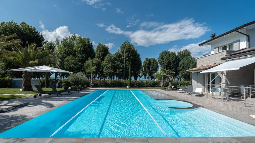 Villa Sirmione Front Lake - Image 1