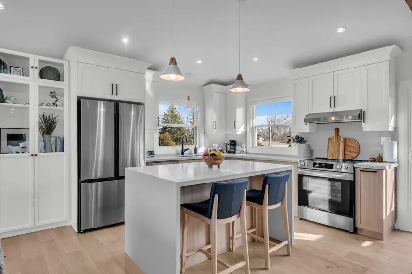 The Maple Tree Airbnb: Luxury Family Home - Image 1