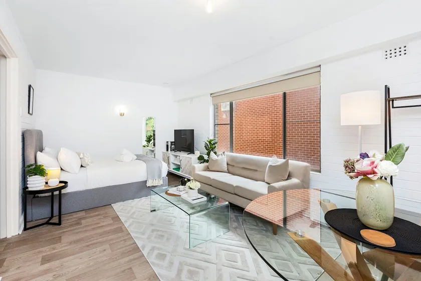 Urban Chic Studio by 'the Strip' - Image 1