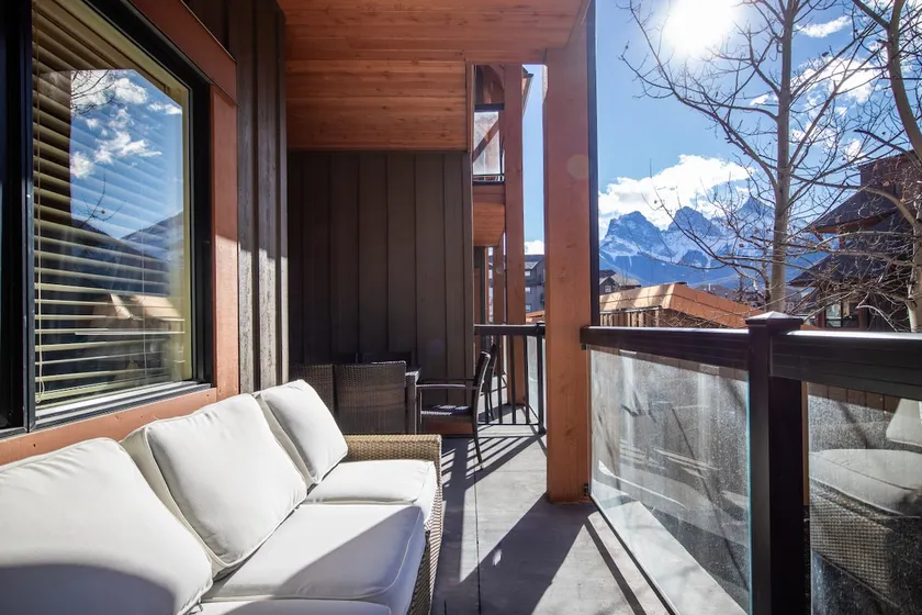 Perfect Rockies Escape with Pool, Hot Tub and Gym - Image 1