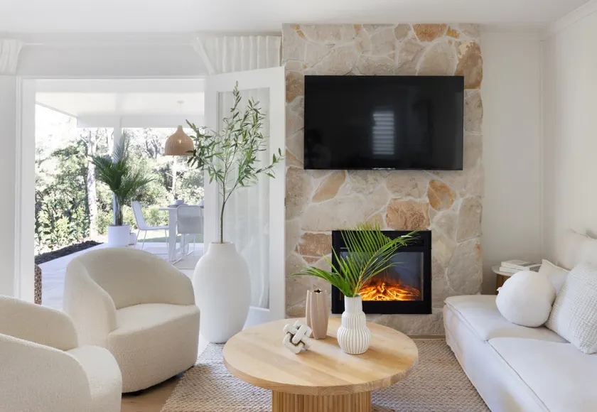 Luxury getaway for 12 guests from just $84 pp - Image 1