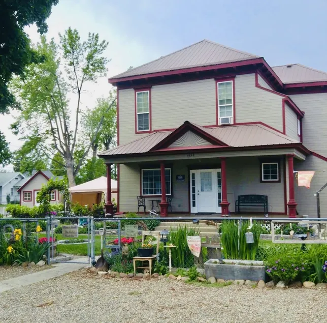 Scarlet Begonia - Great for Families, Large 4 Bdrm - Image 1