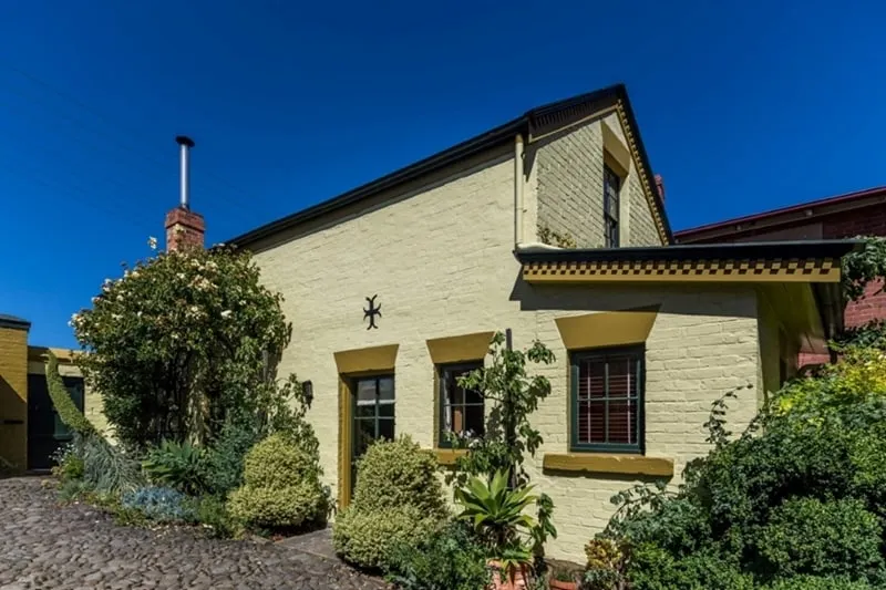 The Coach House – Historic Stay in Glebe - Image 1