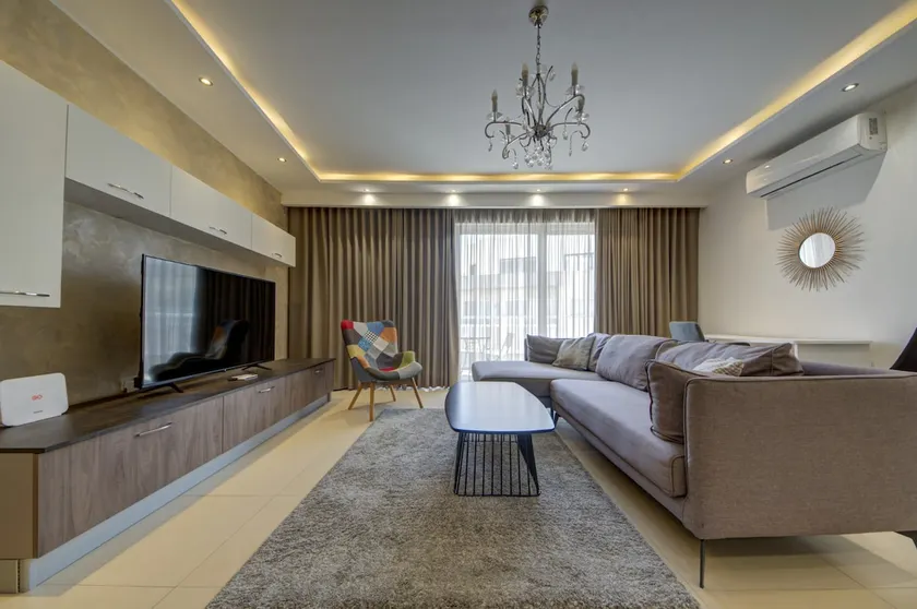 Swieqi, Luxury Apartment, 3BD - 2 BH, Sleeps 6 - Image 1
