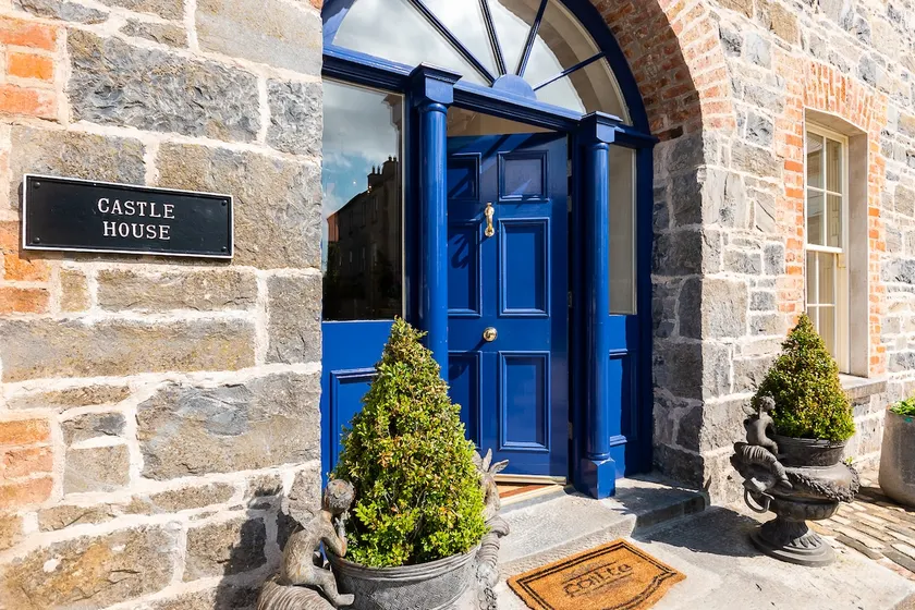 8 bedroomed house steeped in history - Image 1