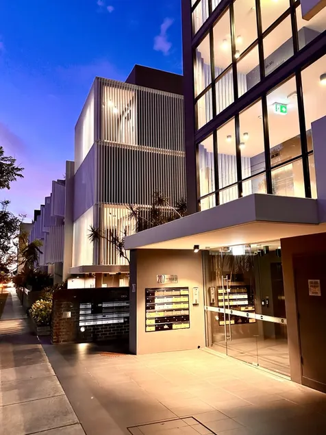 Luxury 1BR Randwick Apartment w to Hospital & UNSW - Image 1
