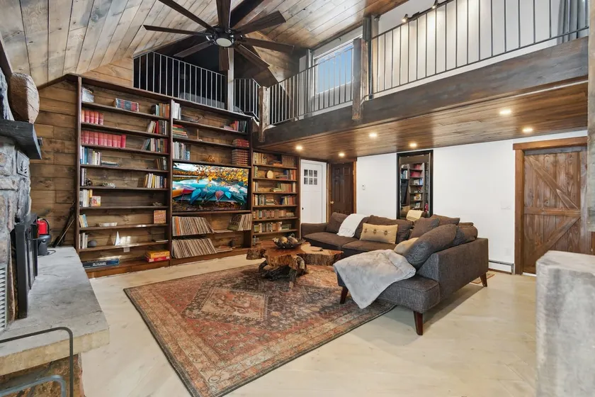 5 Bd Cabin W/ Private Hot Tub - Image 1