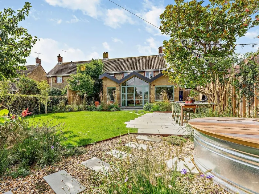 3 Bed in Bembridge oc-93246 - Image 1