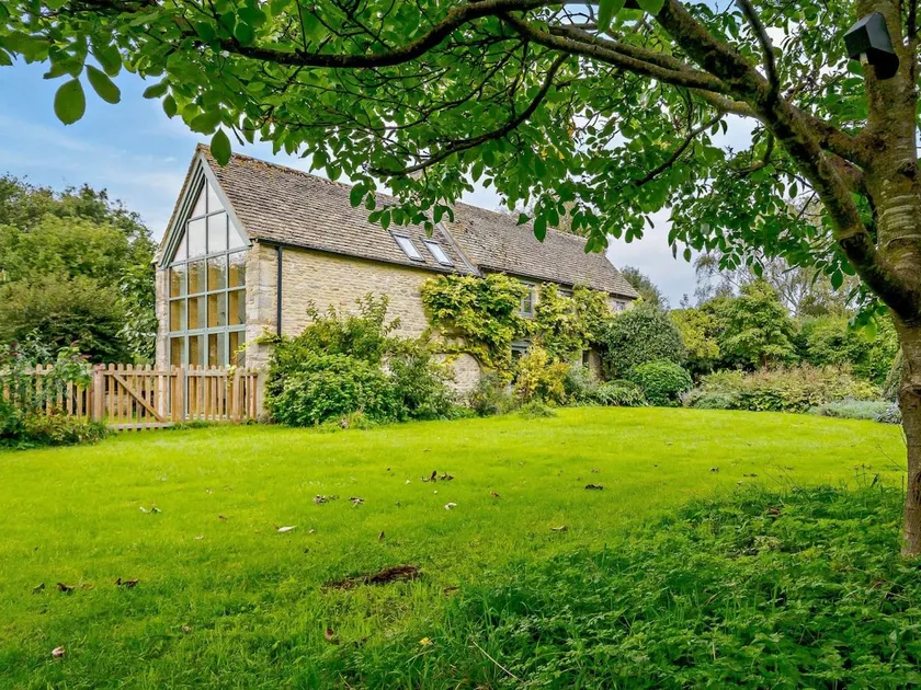 6 Bed in Lechlade oc-93251 - Image 1