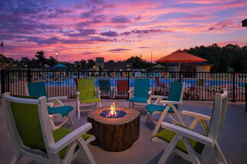 308 Walk to Convention and Landing, Pet Friendly - Image 1