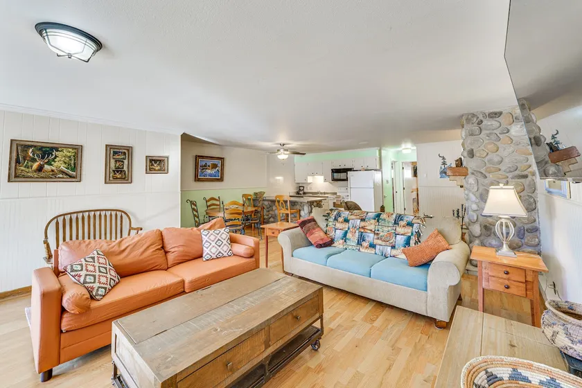 Walkable Location! Mtn-View Condo in Red River - Image 1