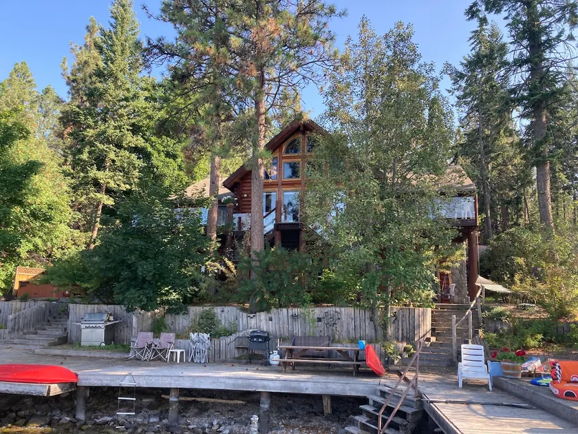 Ultimate Lakeside Retreat on Flathead Lake - Image 1