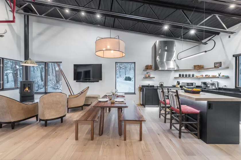 Near Downtown + Pet Friendly - Suncrest Charm - Image 1